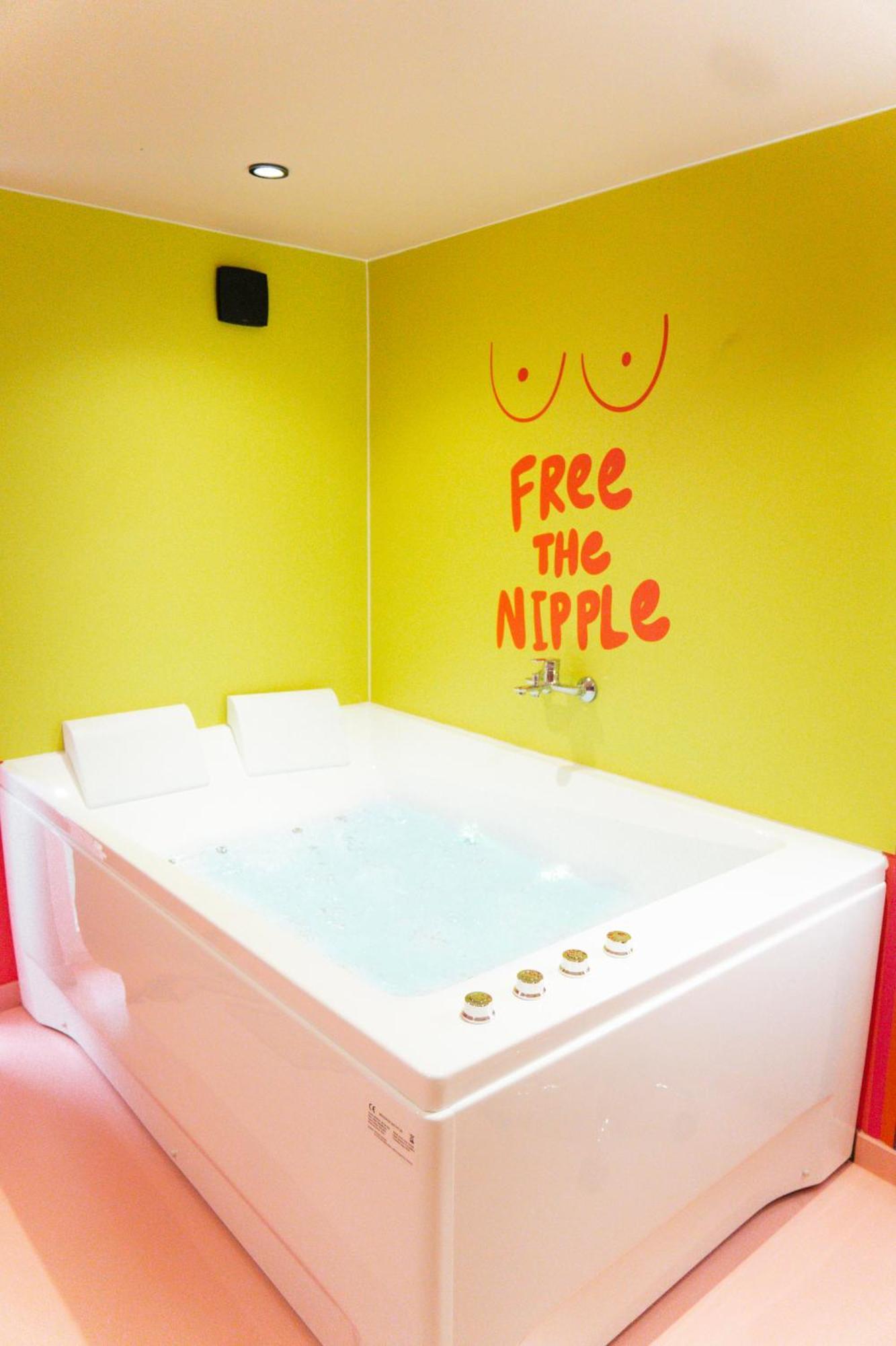 Apartment Capsule Girl Power - Balneo - Sauna - Karaoke - Billard - 2 Charleroi