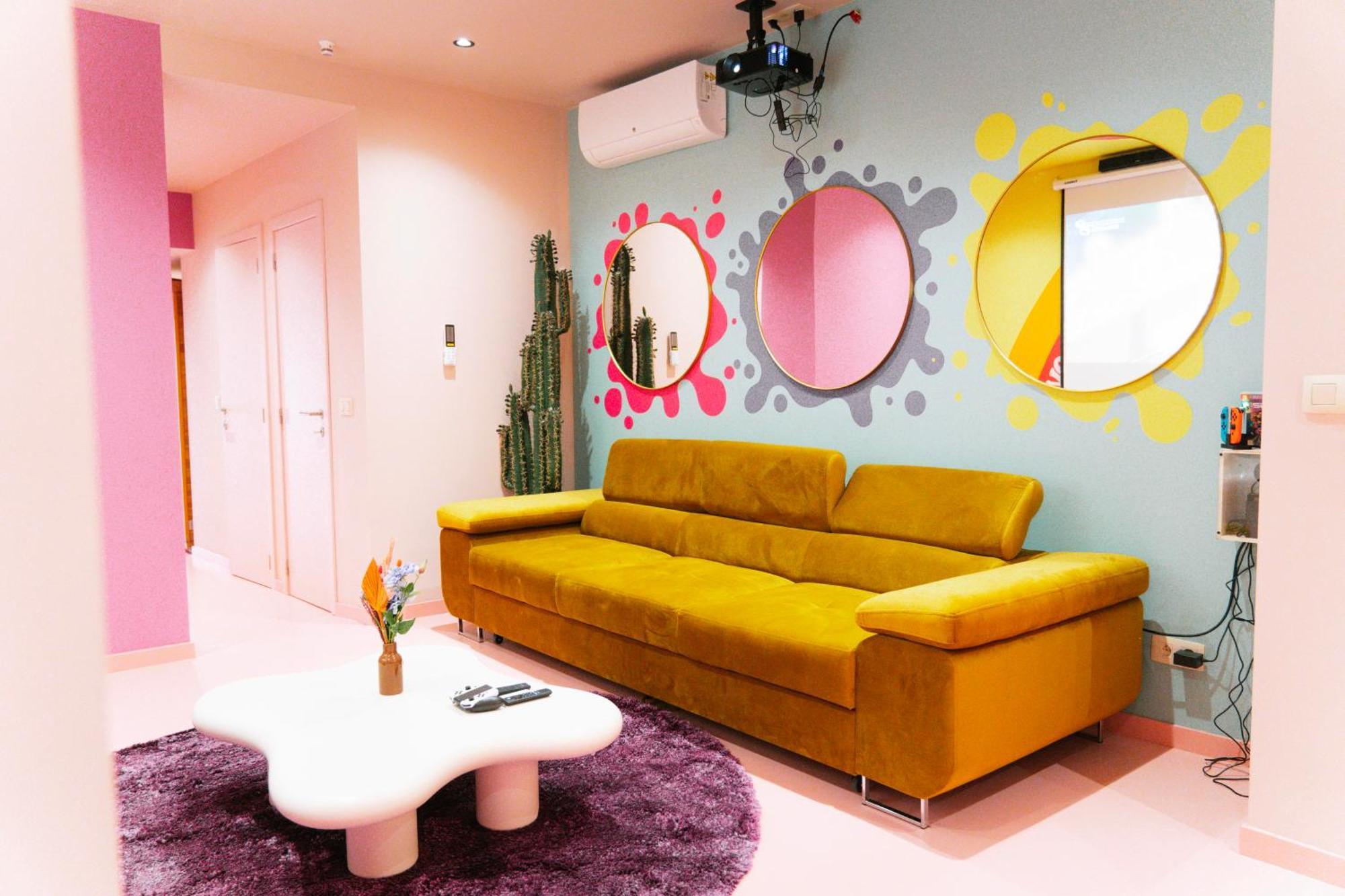 Apartment Capsule Girl Power - Balneo - Sauna - Karaoke - Billard - 2 *