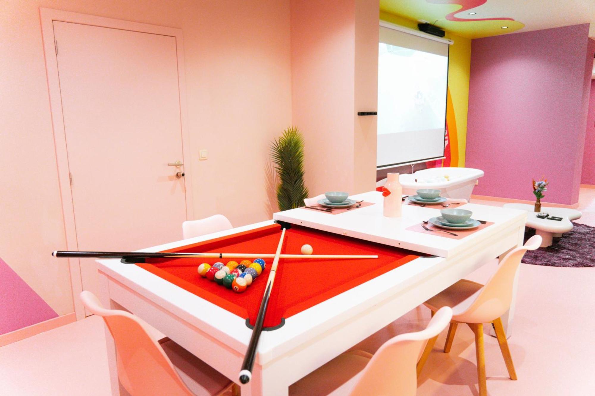 Apartment Capsule Girl Power - Balneo - Sauna - Karaoke - Billard - 2 Charleroi