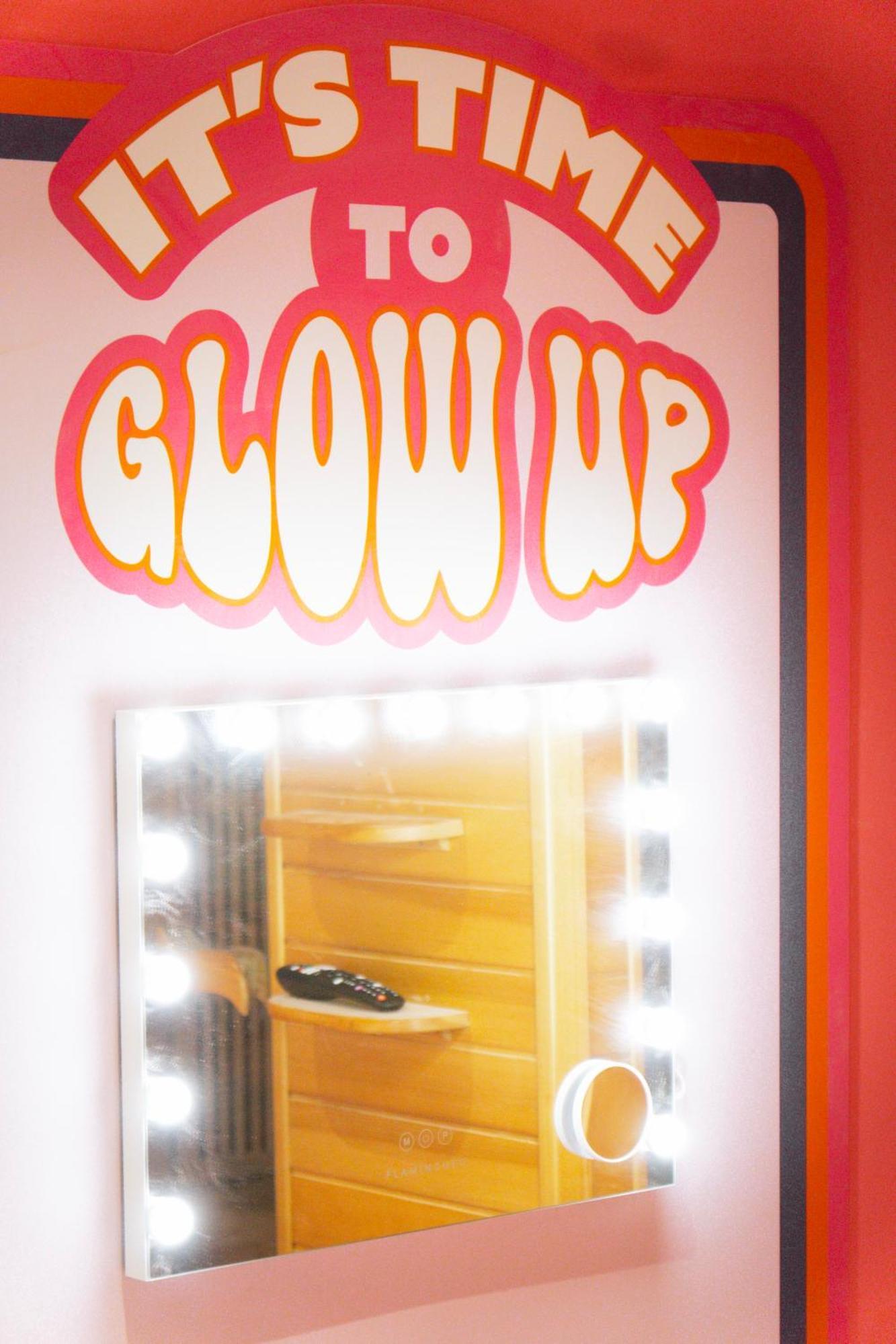 Capsule Girl Power - Balneo - Sauna - Karaoke - Billard - 2 * Charleroi