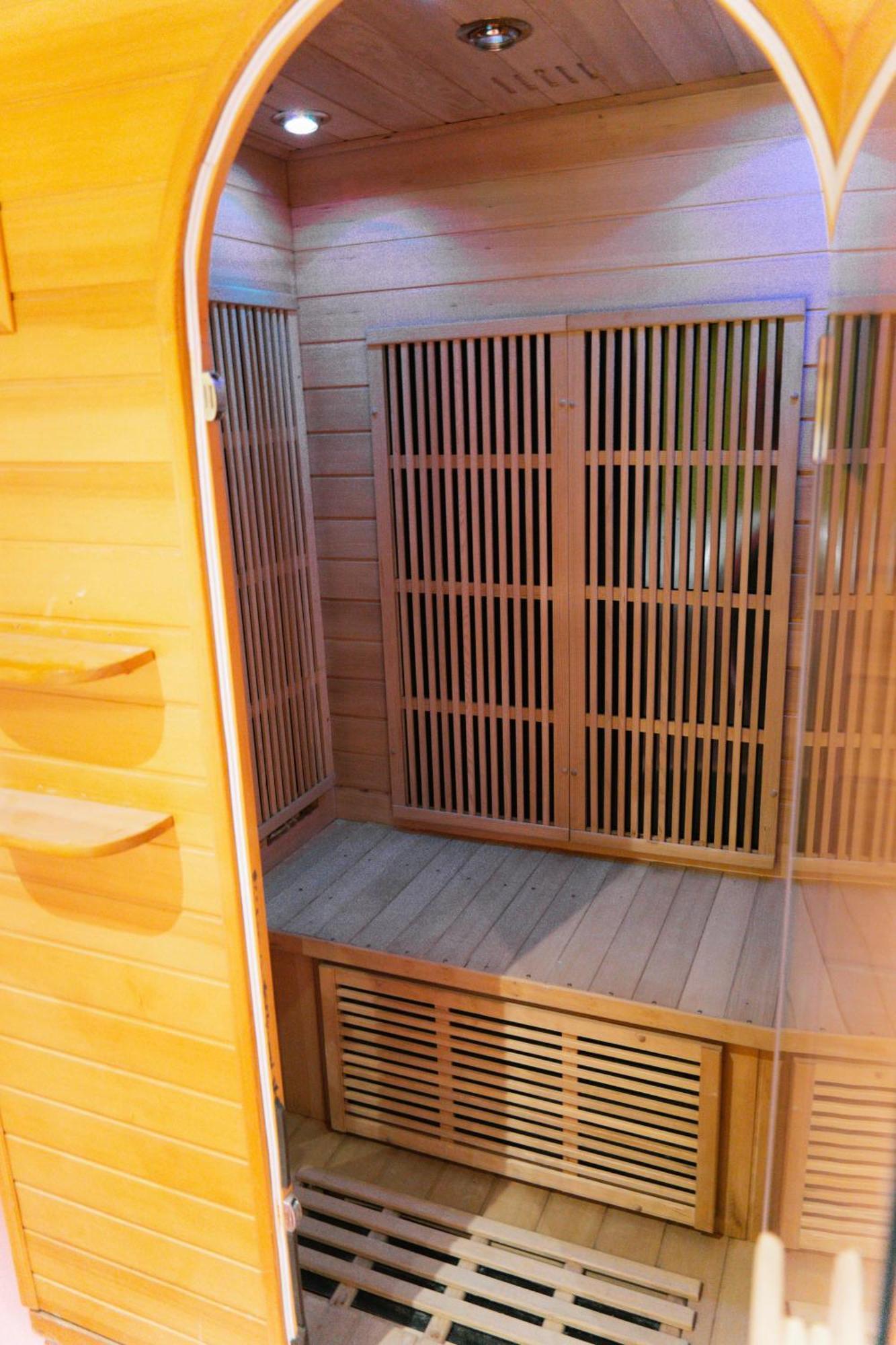 Capsule Girl Power - Balneo - Sauna - Karaoke - Billard - 2 Apartment Charleroi