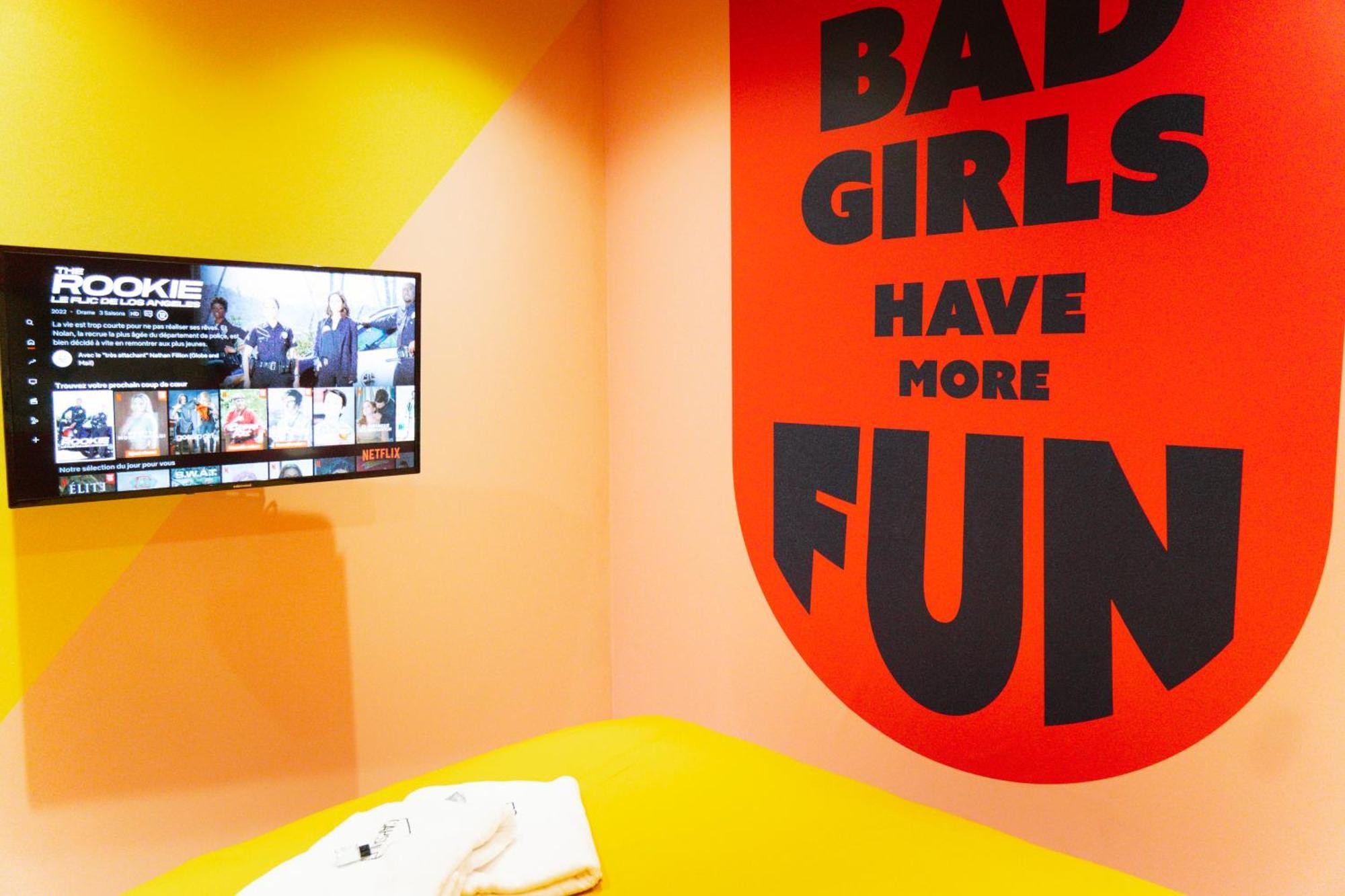 Capsule Girl Power - Balneo - Sauna - Karaoke - Billard - 2 Apartment