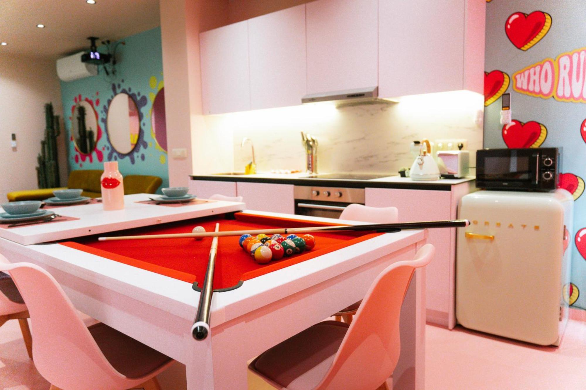 Capsule Girl Power - Balneo - Sauna - Karaoke - Billard - 2 Apartment Charleroi