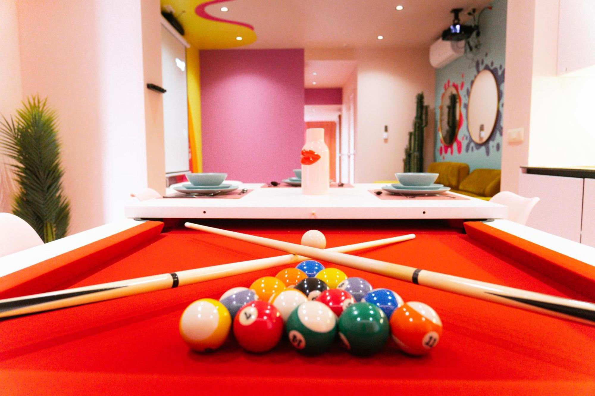 Apartment Capsule Girl Power - Balneo - Sauna - Karaoke - Billard - 2 Charleroi