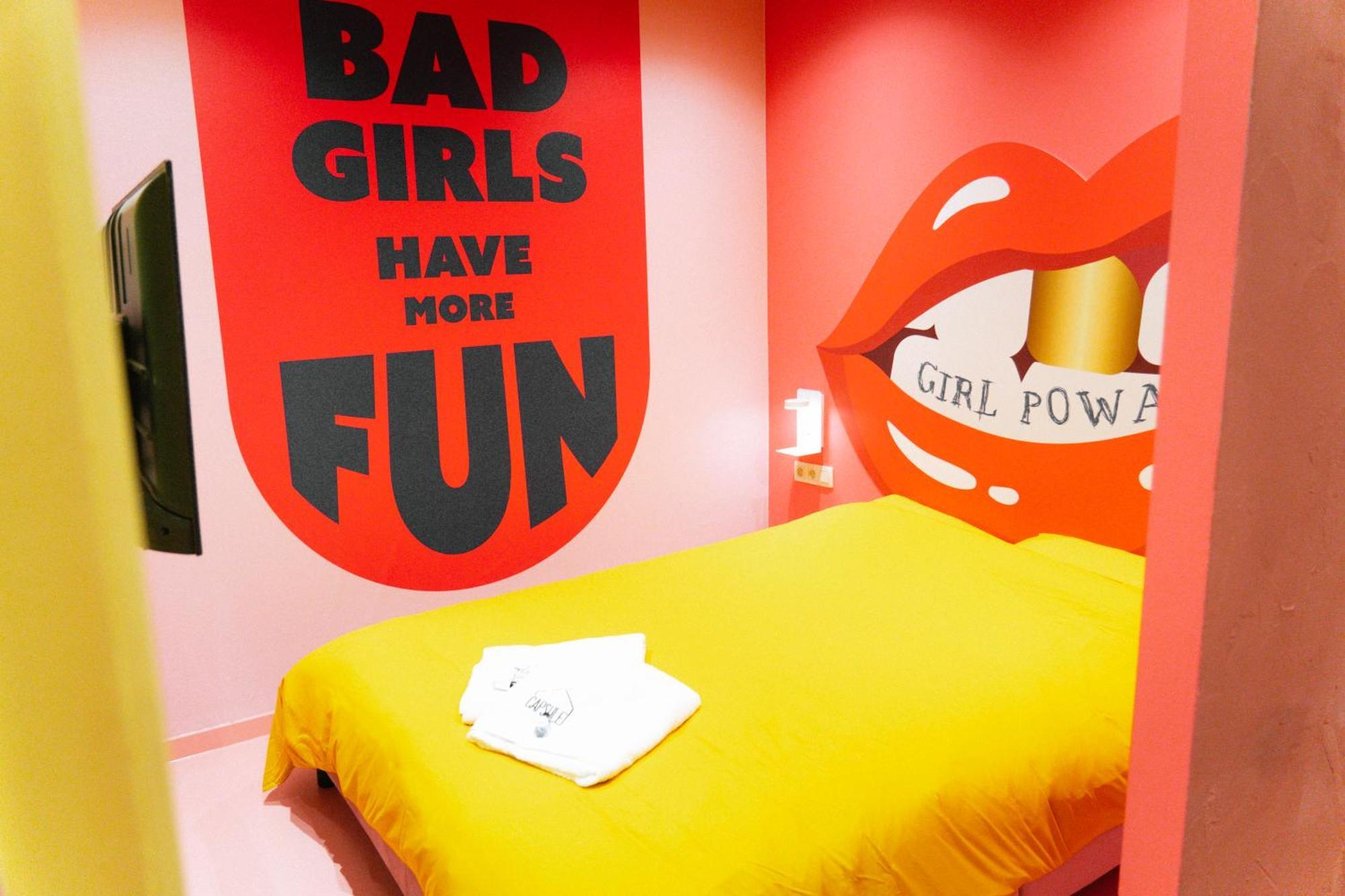 Capsule Girl Power - Balneo - Sauna - Karaoke - Billard - 2 *