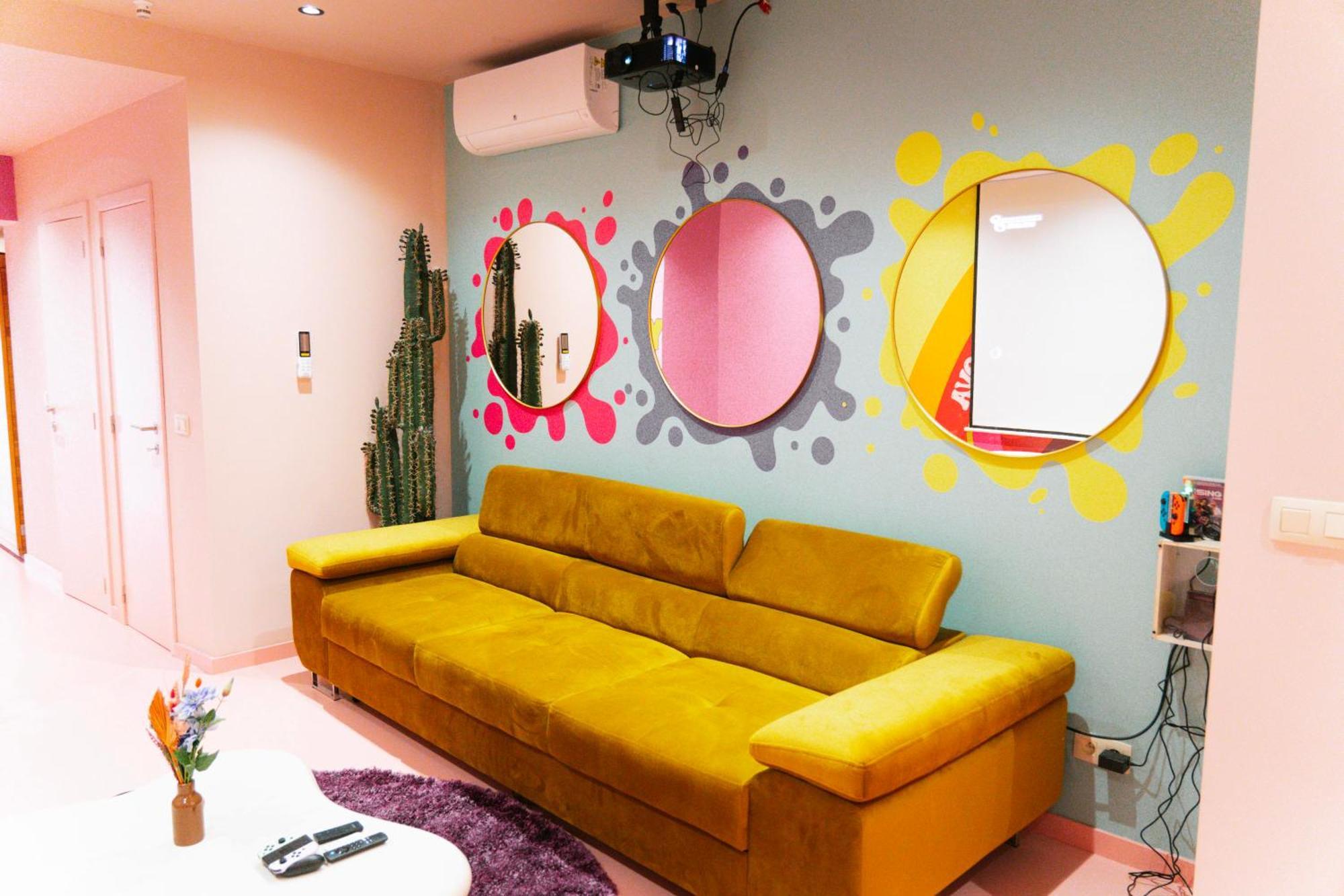 Capsule Girl Power - Balneo - Sauna - Karaoke - Billard - 2 Apartment Charleroi